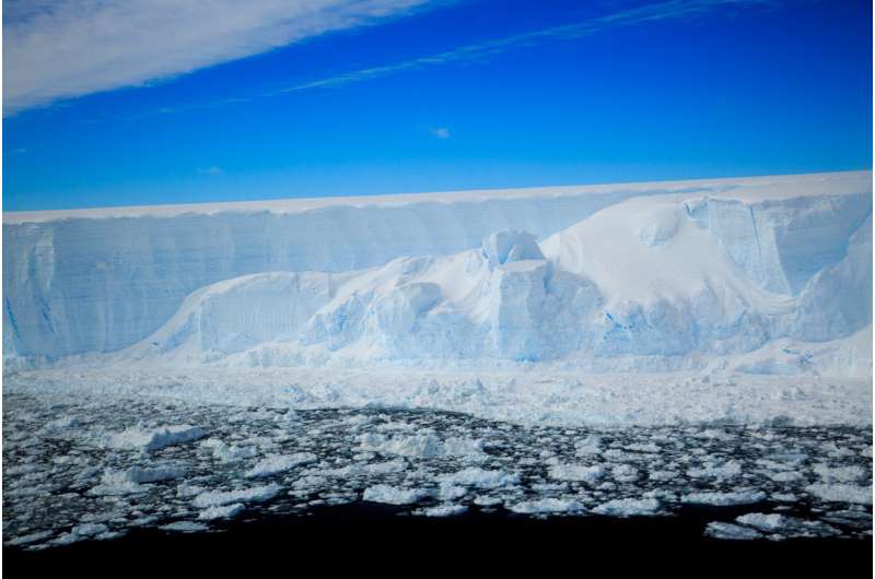 First expedition to newly exposed Antarctic ecosystem