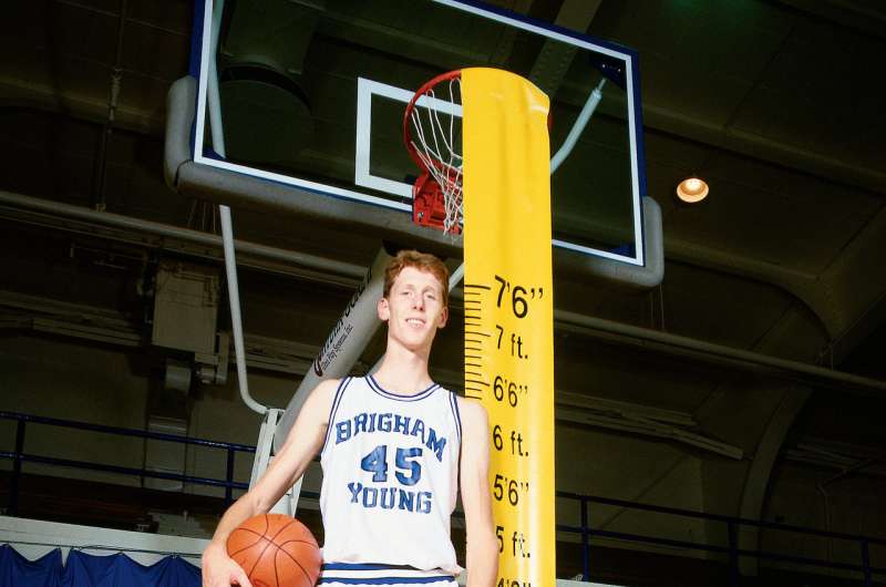 Former basketball pro has incredibly unique combination of genetic variants that affect height, researchers find