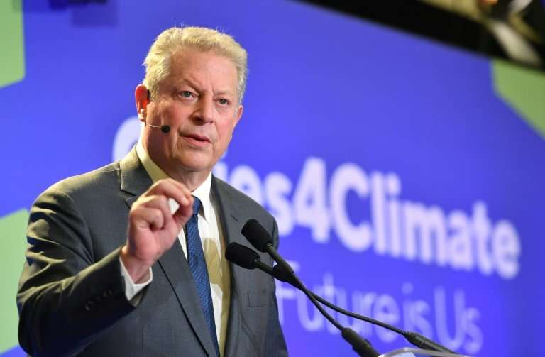 Former US vice president Al Gore is calling for an end to treating the atmosphere &quot;like an open sewer&quot;