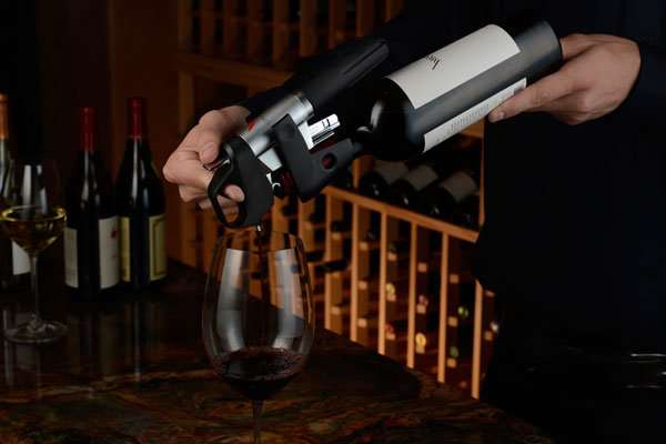Gadgets: Device lets you pour the wine without removing the cork