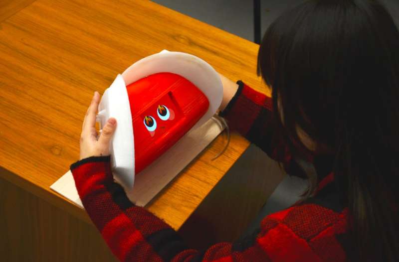 Giving robots goosebumps and spikes to show emotion