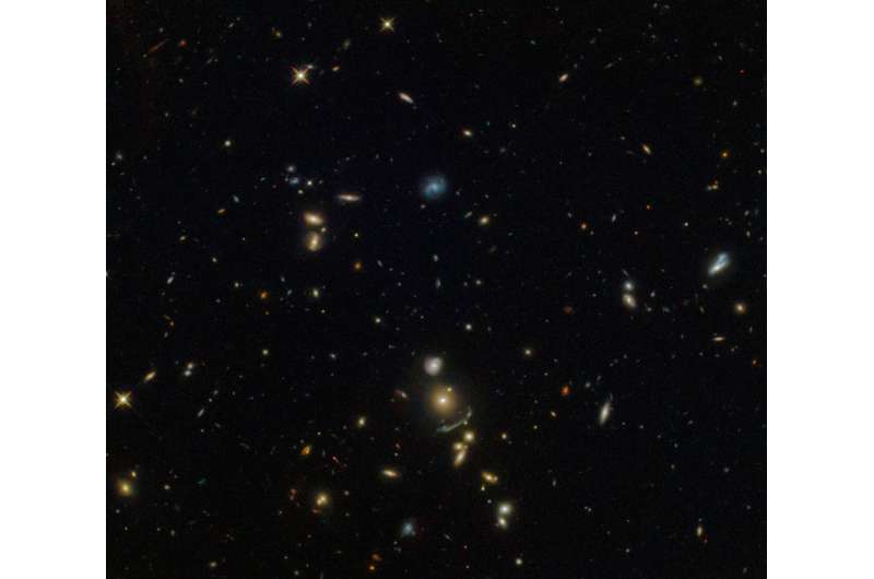 Hubble spots a green cosmic arc