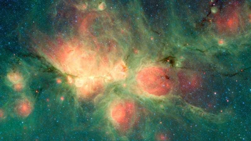 Image: Newborn stars blow bubbles in the Cat's Paw Nebula