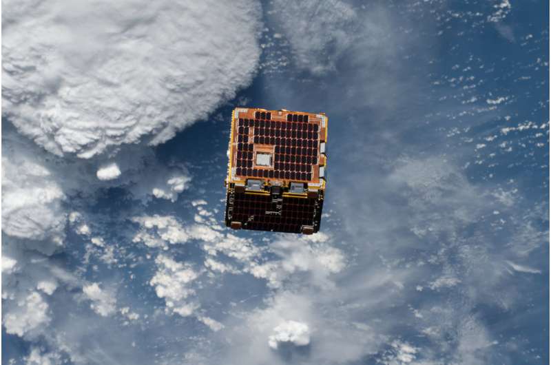 Image: Small satellite demonstrates possible solution for 'space junk'