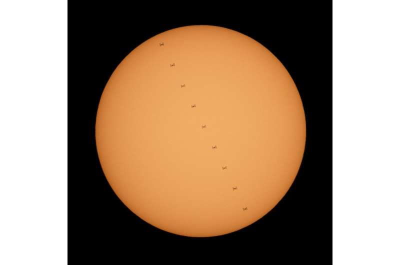 Image: The space station transits the sun