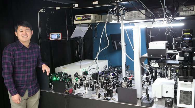 Imaging sound movements of atomic units with an optical microscope