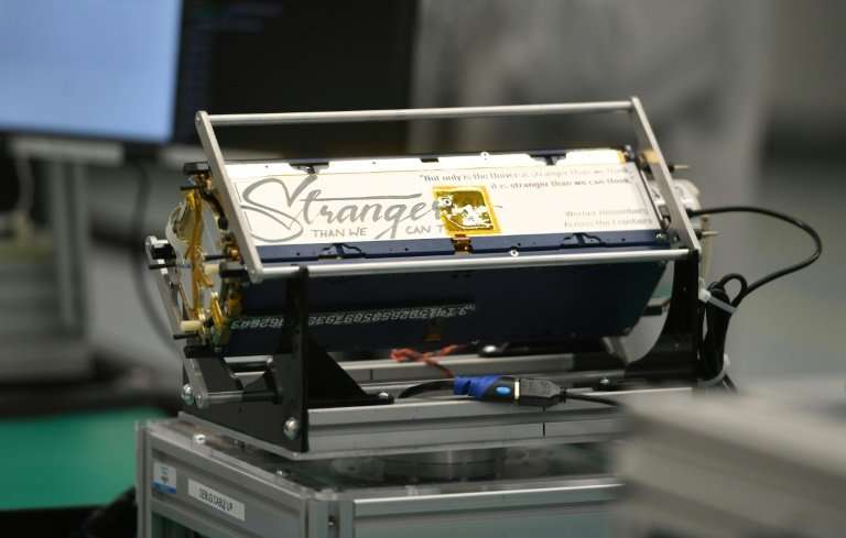 Les nanosatellites de Planet ne pèsent que 5 kg. L'un d'eux est présenté le 11 septembre 2018 à San Francisco