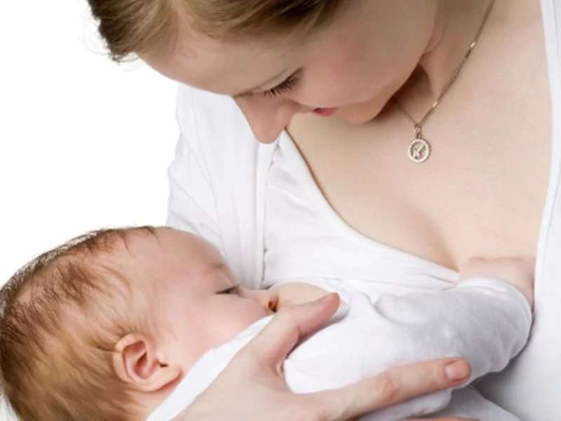 牛奶直接从乳房最适合宝宝的重量