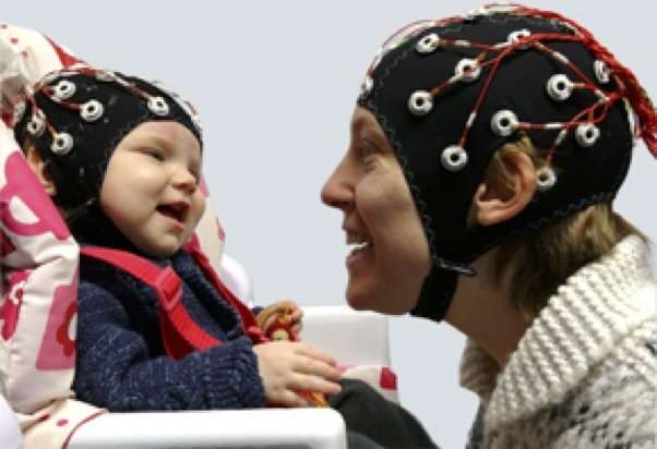 Parents' brain activity 'echoes' their infant's brain activity when they play together