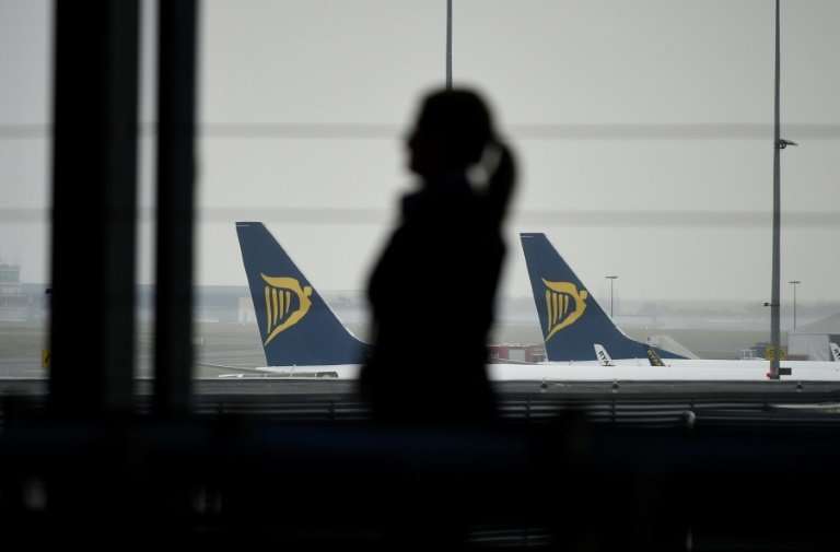 Pilots are suing Irish carrier Ryanair over its plans to close a base in the Dutch city of Eindhoven
