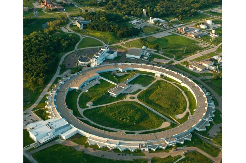 Scientist at work: To take atomic-scale pictures of tiny crystals, use a huge, kilometer-long synchrotron