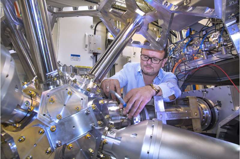 Single atoms break carbon's strongest bond