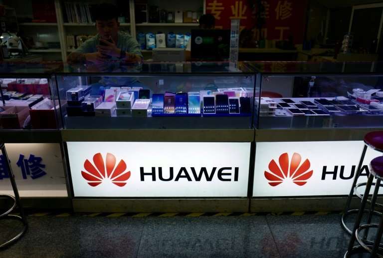 South Korean consumer electronics titan Samsung remained the top smartphone maker, shipping 71.5 million handsets, but Huawei mo