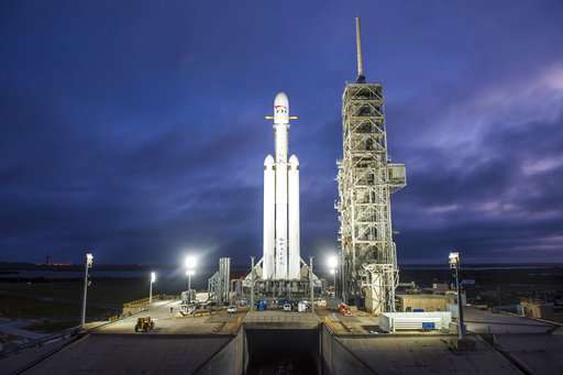 SpaceX bucks launch tradition in 1st flight of new rocket