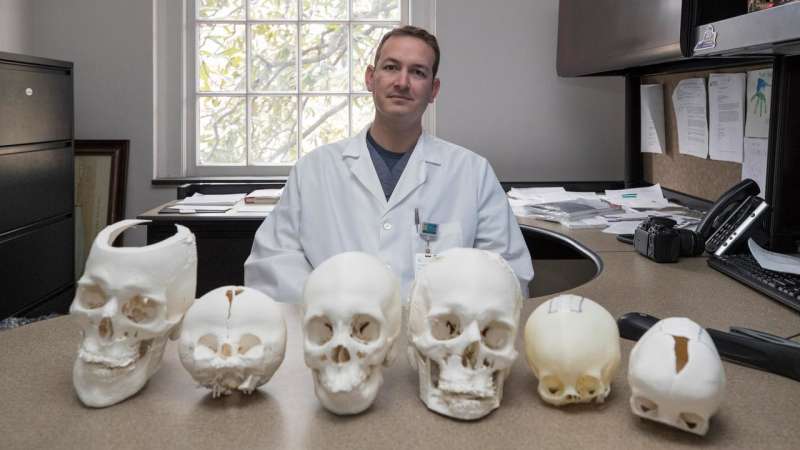 Surgeon uses 3-D printed skulls to prepare for delicate procedures