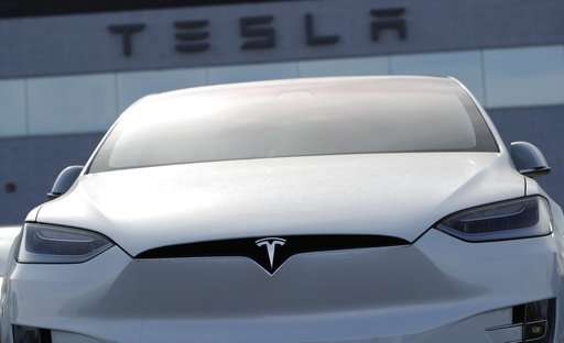Tesla posts record 1Q loss as cash burn accelerates