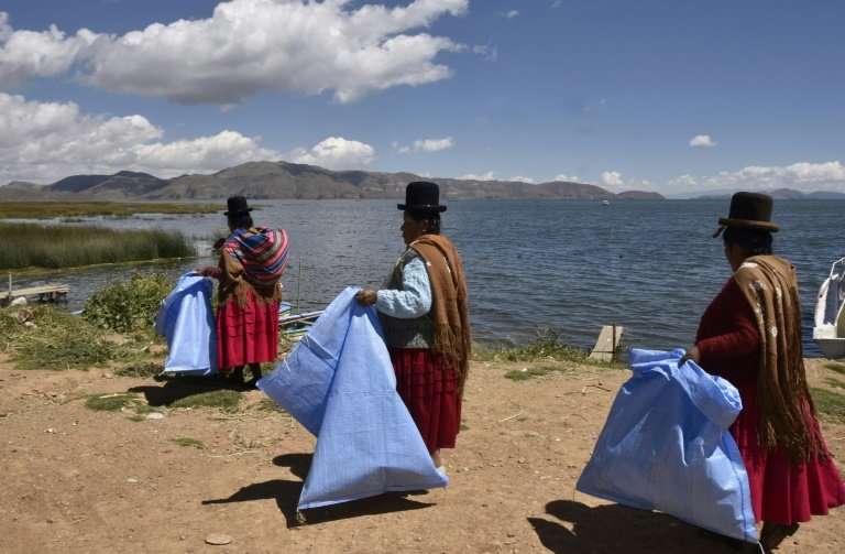 The women's efforts to clean up Lake Titicaca unfortunately may be just cosmetic, as wastewater from the surrounding region is p