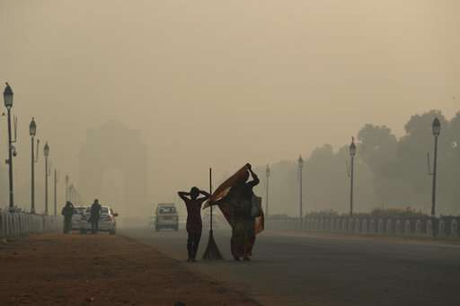 Toxic smog cloaks New Delhi morning after Diwali festivities