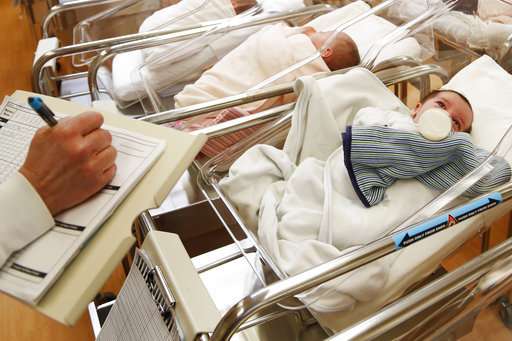 US births hit a 30-year low, despite good economy