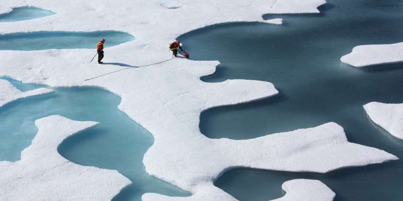 Weather anomalies accelerate the melting of sea ice