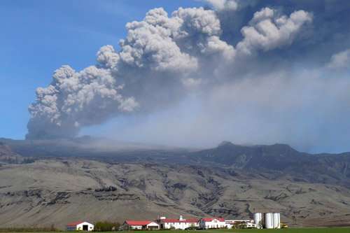 Weather forecast model predicts complex patterns of volcanic ash dispersal