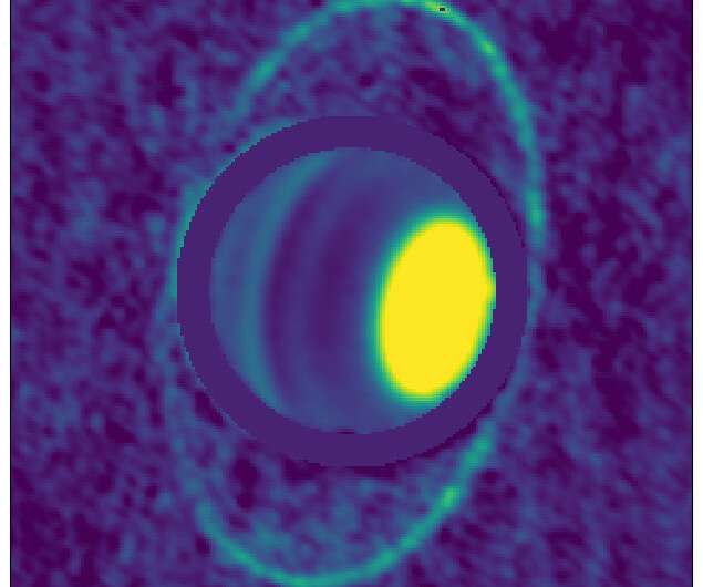 Astronomers see “warm” glow of Uranus’s rings