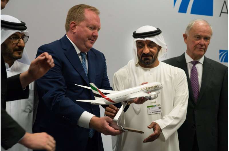 Emirates opts for 30 Boeing 787 Dreamliners in revised deal
