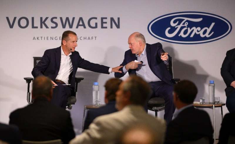 Ford chief Jim Hackett (R), and VW CEO Herbert Diess are joining forces on the future of the auto industry