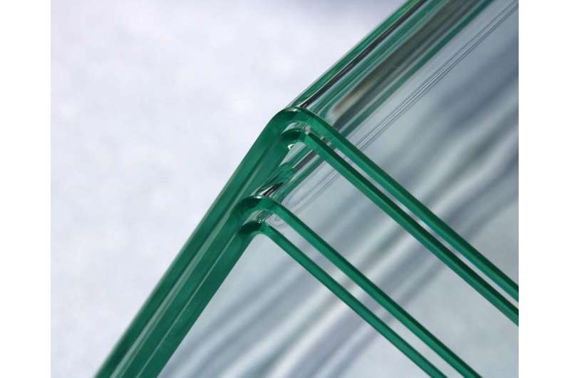 How to bend flat glass perfectly around corners