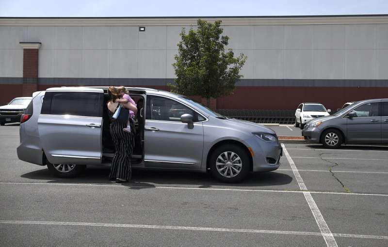 Minivan sales keep falling, but experts say they'll live on