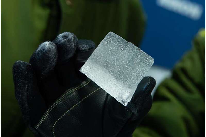 Old ice and snow yields tracer of preindustrial ozone