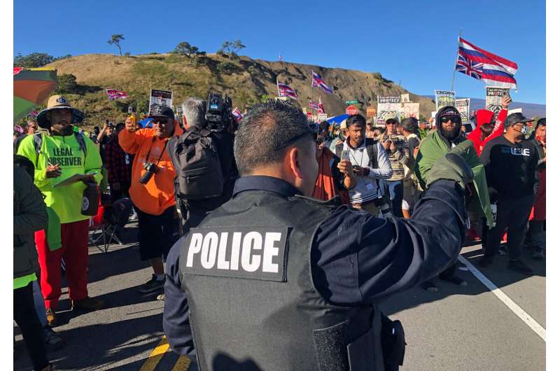 Police arrest Hawaiian protesters trying to block telescope