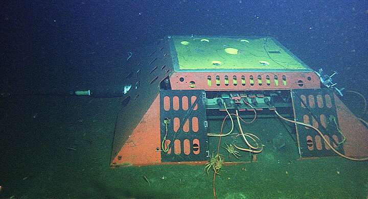 Underwater telecom cables make superb seismic network