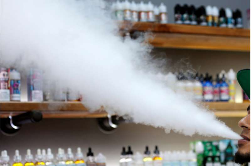 US vaping illness count tops 500, but cause still unknown