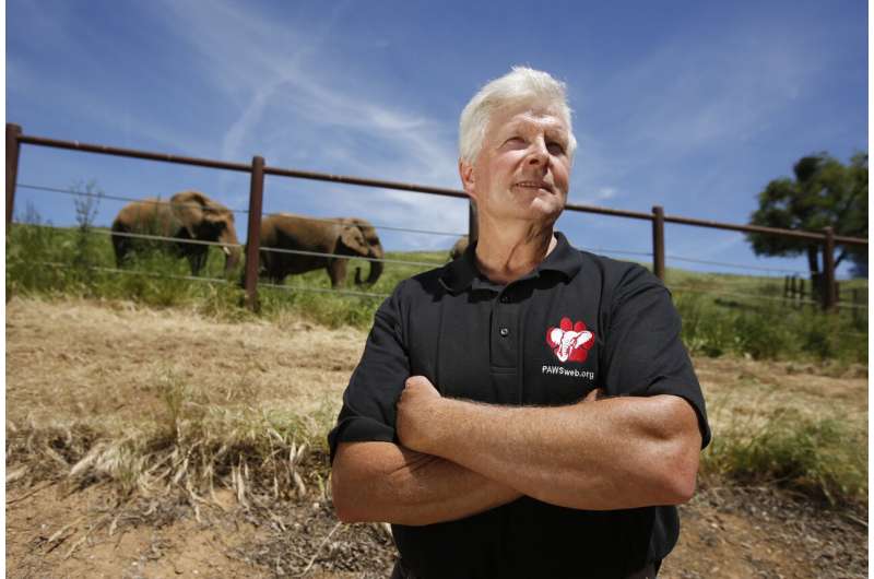 New Milwaukee zoo exhibit to improve standards for elephants