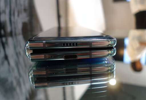 New Samsung handset: Innovation hinges on folding screen