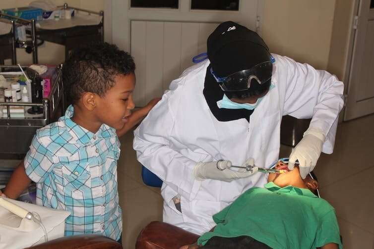 Saving children's teeth in Sudan – without anaesthetic or drills