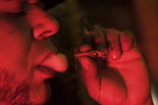 Smoking pot vs. tobacco: What science says about lighting up