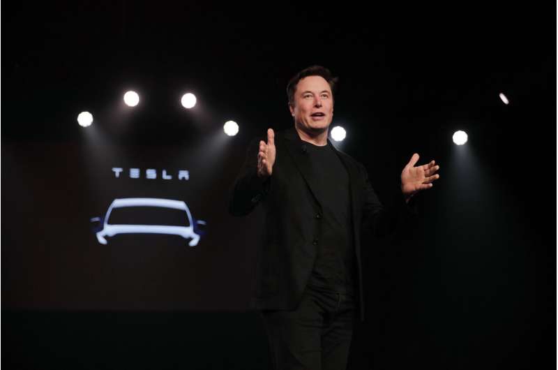 Tesla CEO plans to hand the car keys to robots next year