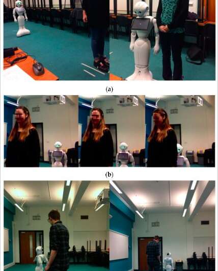 Using sensors to improve the interaction between humans and robots walking together