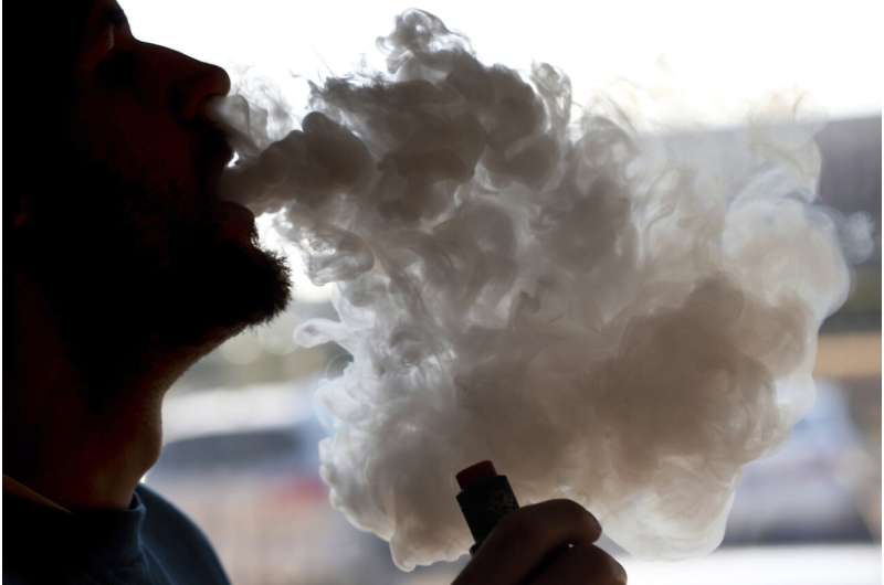 US official expects 'hundreds more' cases of vaping illness