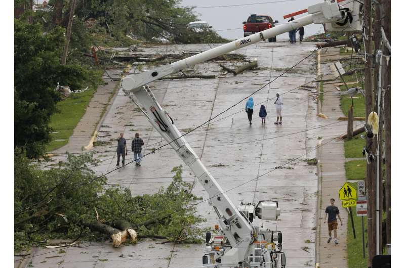 3 dead, state capital battered as storms rake Missouri