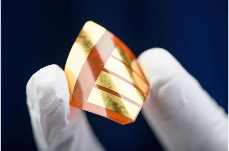 Researchers chart path to cheaper flexible solar cells