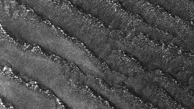 University of Hawaii team unravels origin, chemical makeup of Titan's dunes