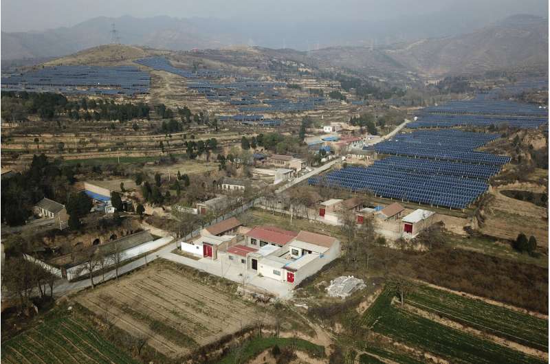 China plans new coal plants, trims support for clean energy