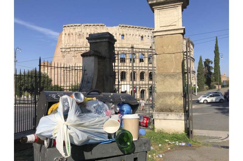 Rome doctors warn of health hazards from city's garbage woes
