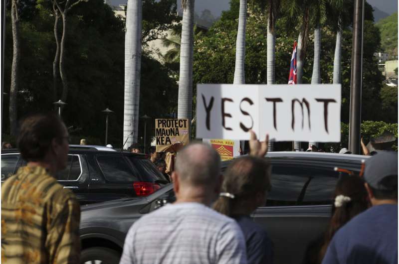Hawaii telescope protests draw supporters to defend project