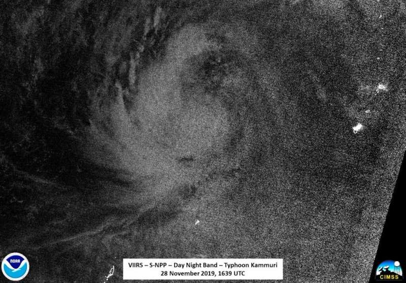 NASA-NOAA satellite analyzes a strengthening Typhoon Kammuri