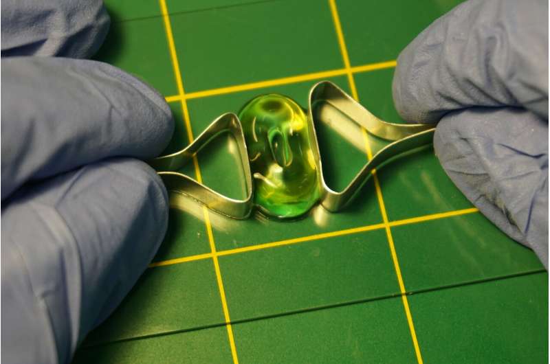 New 3-D printer shapes objects with rays of light