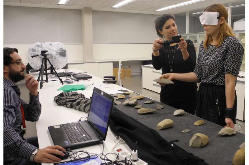 Study of emotional response to the interaction between hand and stone tool